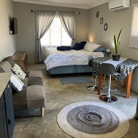 Stellies Accommodation - Room 1 Keetmanshoop Eksteriør bilde