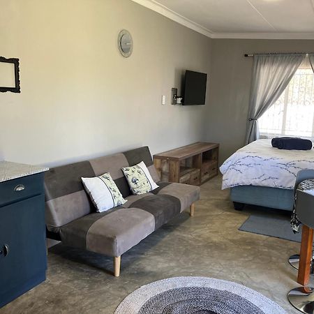 Stellies Accommodation - Room 1 Keetmanshoop Eksteriør bilde